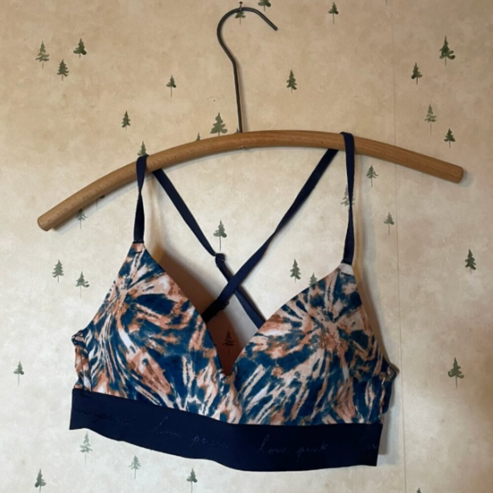 PINK VS Wear Everywhere Wireless Lightly Lined Bra